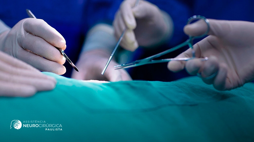 Cirurgias Tradicionais x Cirurgias Minimamente Invasivas: quais as vantagens e quando cada uma pode ser indicada na neurocirurgia