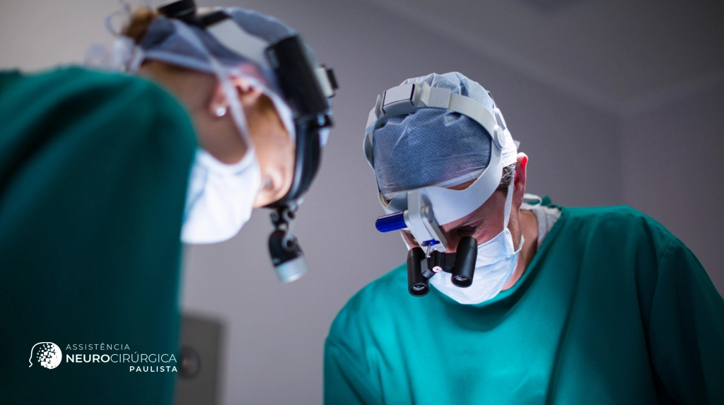 Clipagem microcirúrgica de aneurismas cerebrais: quando ainda é a melhor opção frente às técnicas endovasculares