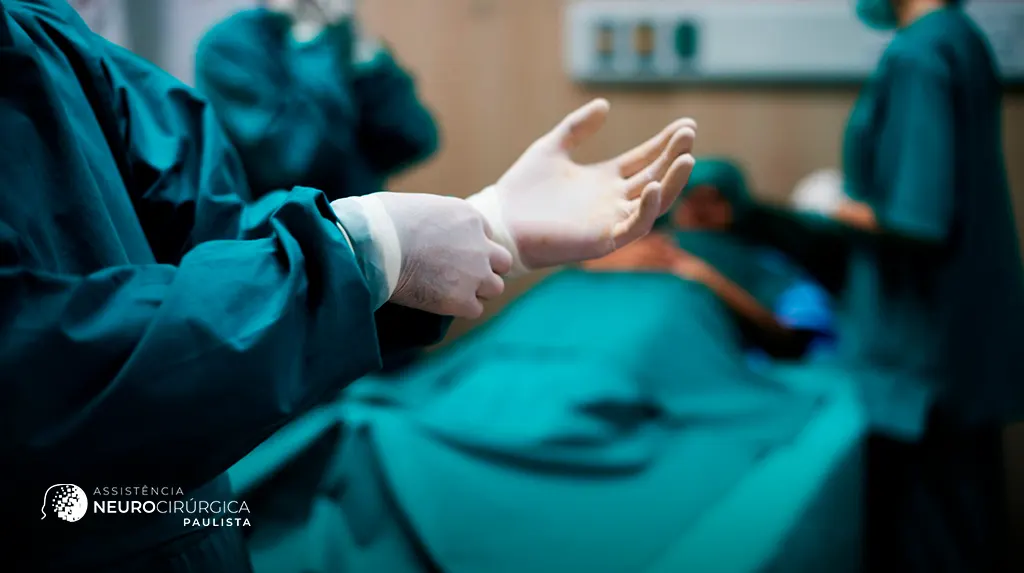 Dor crônica na coluna: quando a cirurgia minimamente invasiva é indicada (e quando não é)