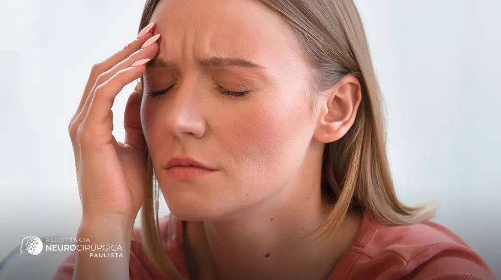 Enxaqueca com aura aumenta o risco de AVC? O que a ciência diz sobre essa relação