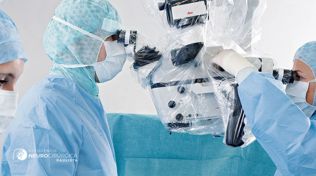 navegação cirúrgica e microscopia