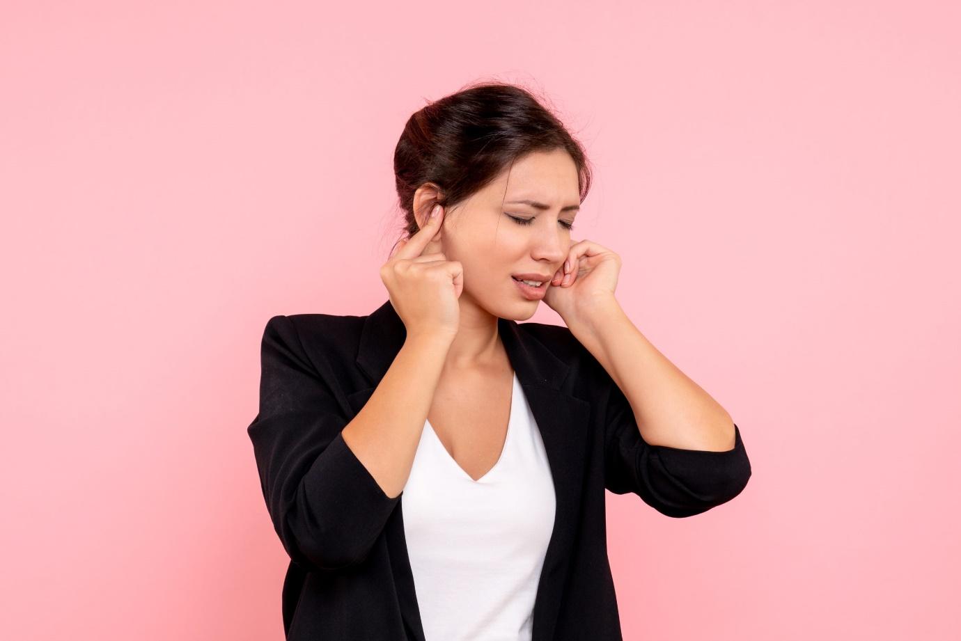 Neuroma acústico: tipos, sintomas, causas, tratamentos, cirurgia, ressonância magnética
